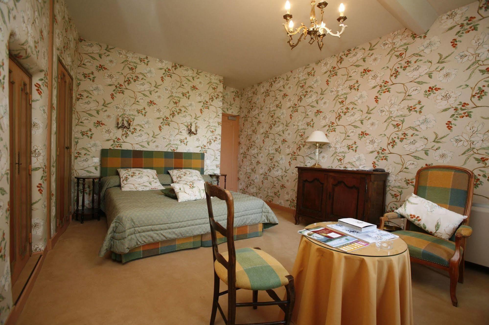 Hotel Chateau De Castel Novel - Les Collectionneurs Varetz Kültér fotó